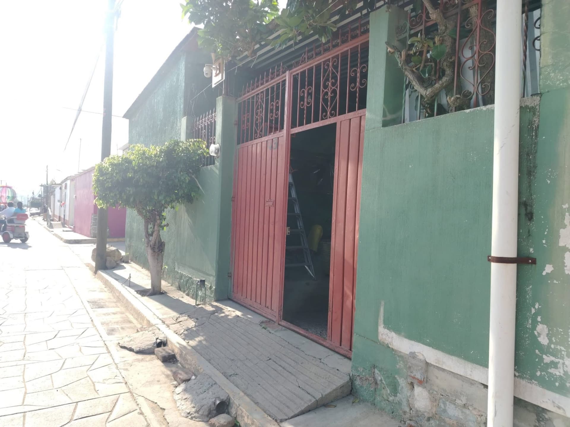Casa en esquina en San Jerónimo Tlacochahuaya, 500 m² de terreno y 4 departamentos - Imagen 1