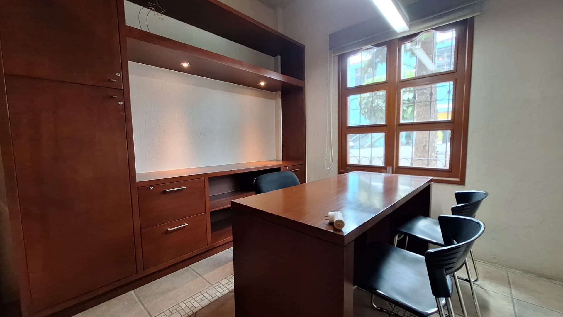 120 m² Office for Rent in Downtown Oaxaca de Juárez - Image 1