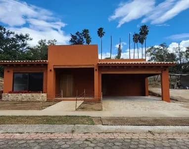 Casa en venta en San Sebastián, 242 m² construidos en terreno de 572 m² - Imagen 1