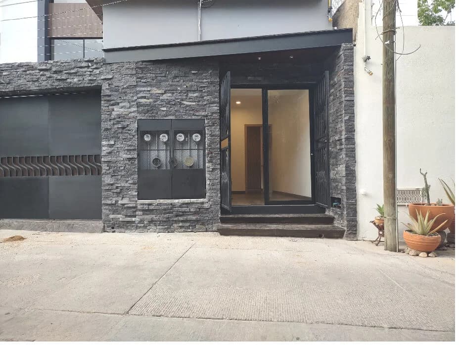 Oficinas en Renta en Lomas del Crestón - Imagen 1