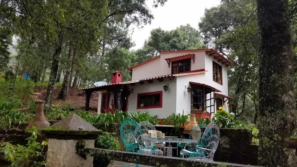 House in San Andrés Paxtlán: 200 m² built on a 6,424 m² lot - Image 1