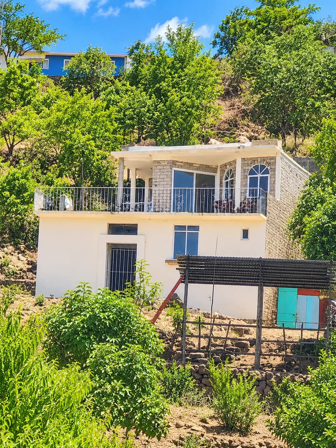 House for Sale in El Nuevo Manantial: 3 Bedrooms on a 220 m² Lot - Image 1